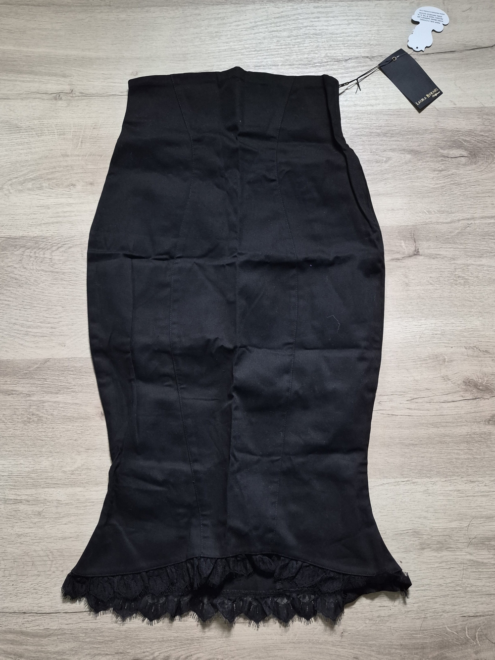 Laura Byrnes Black Lace-Hem High-Waist Pencil Skirt